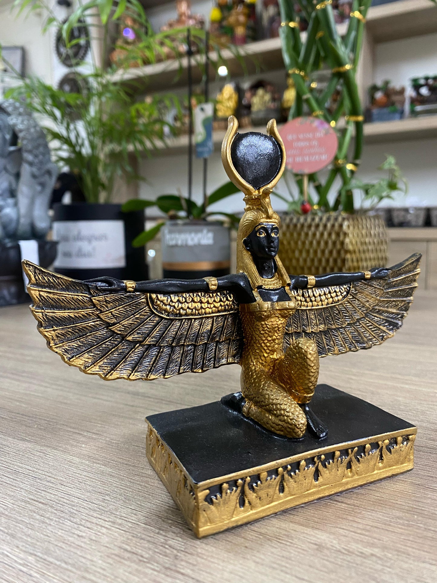 Deusa Isis - P
