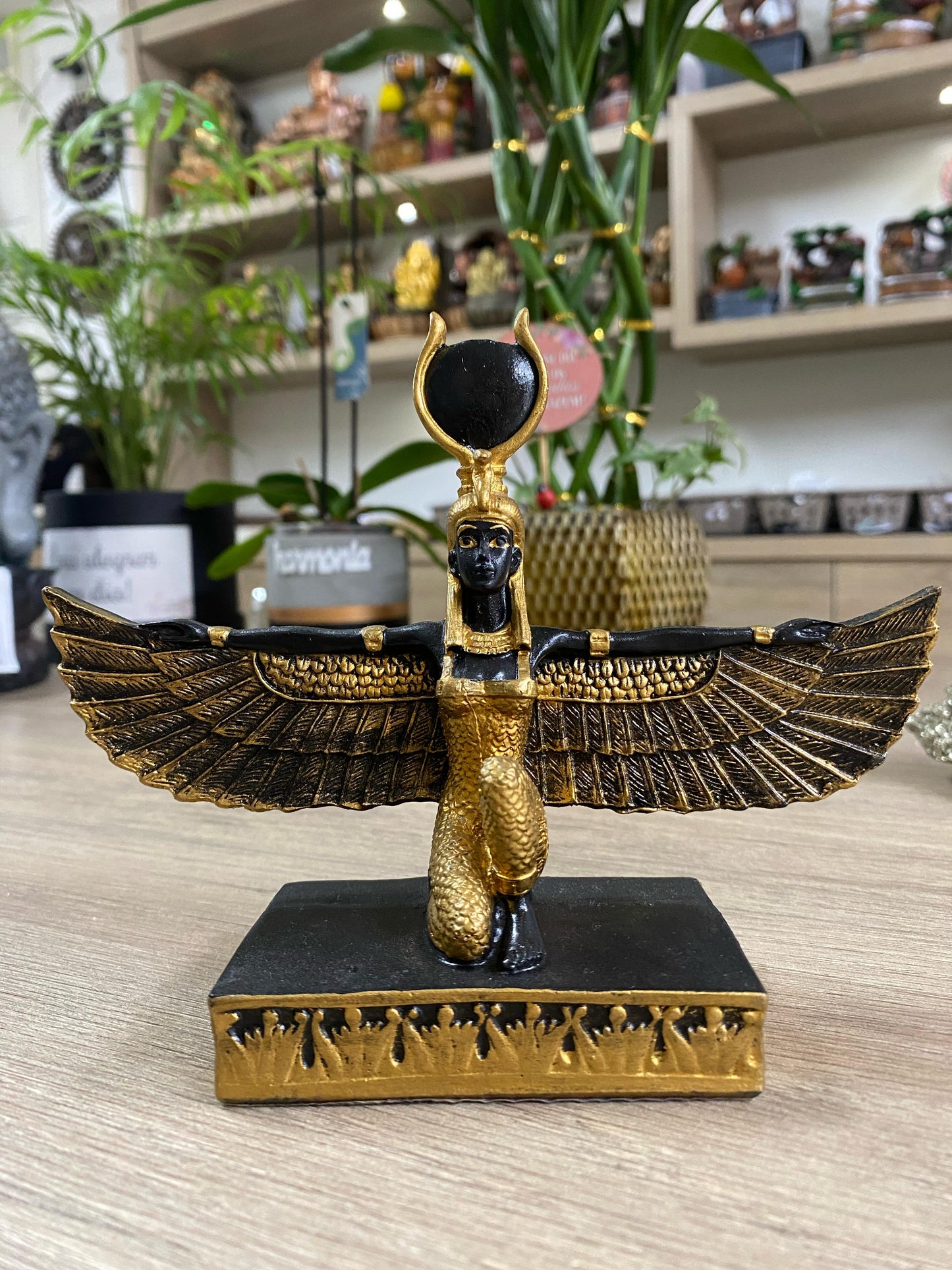 Deusa Isis - P