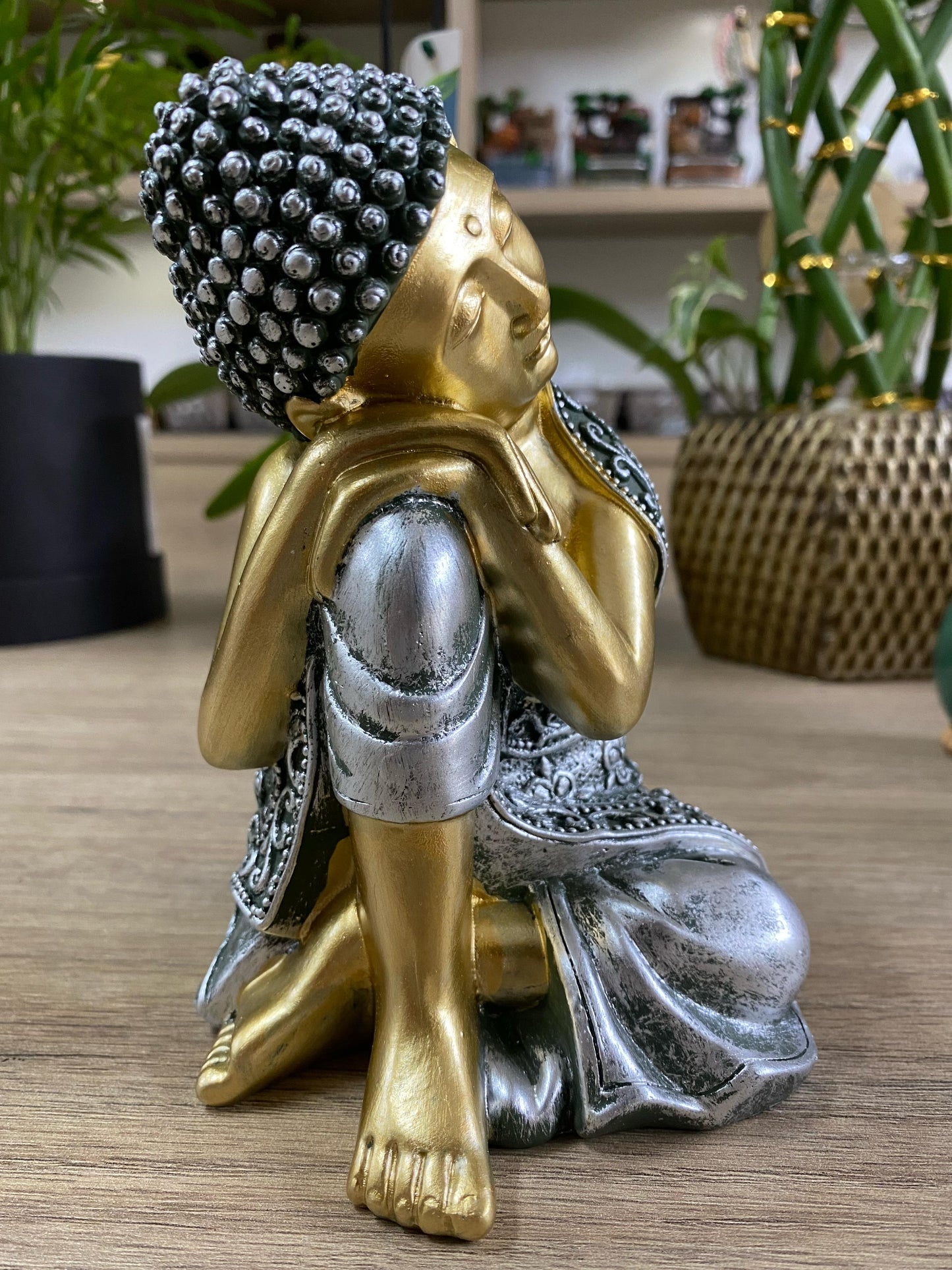 Buda Sidarta Sentado - Cinza/Dourado