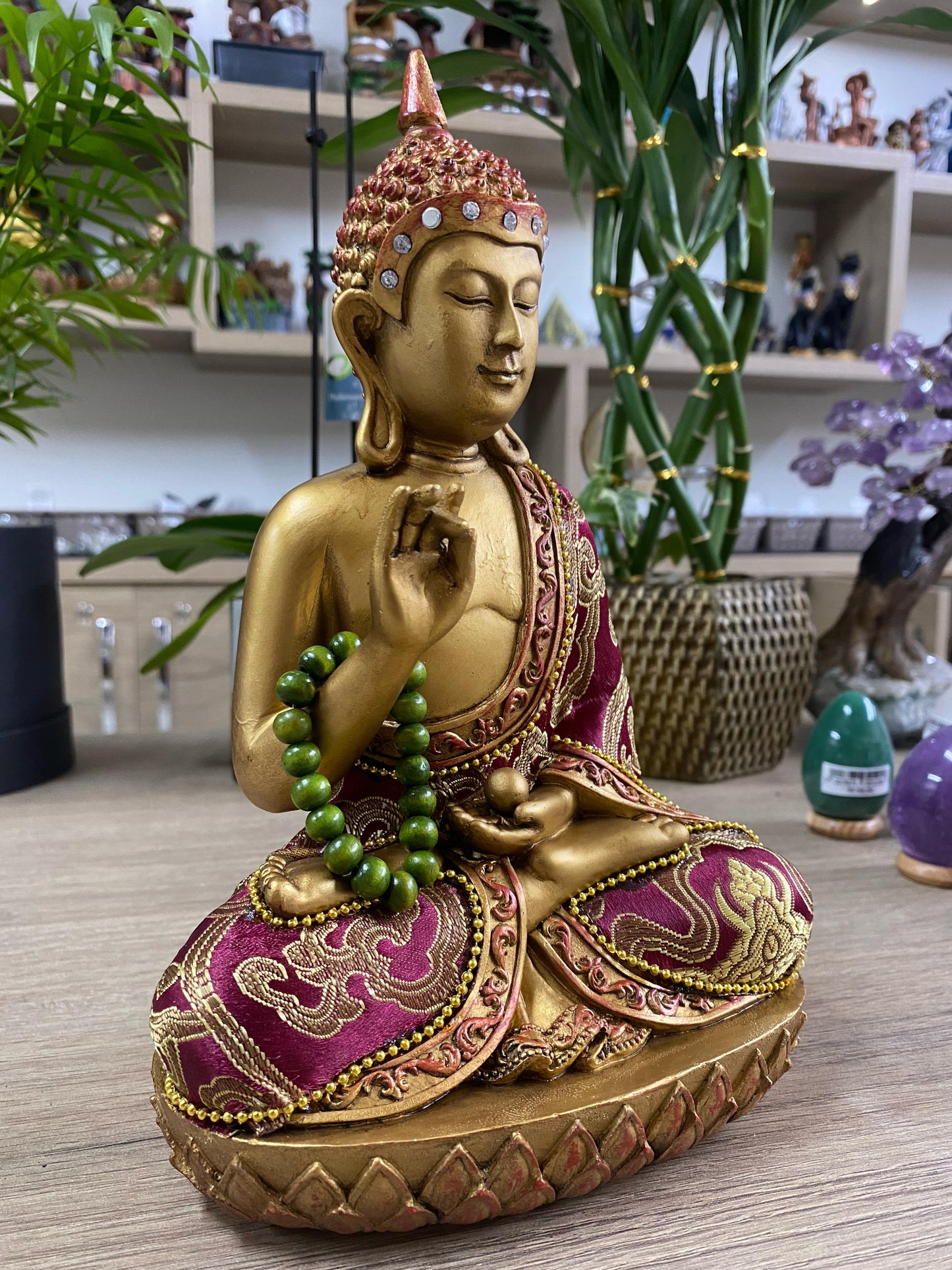 Buda Dourado com Roupa de Tecido