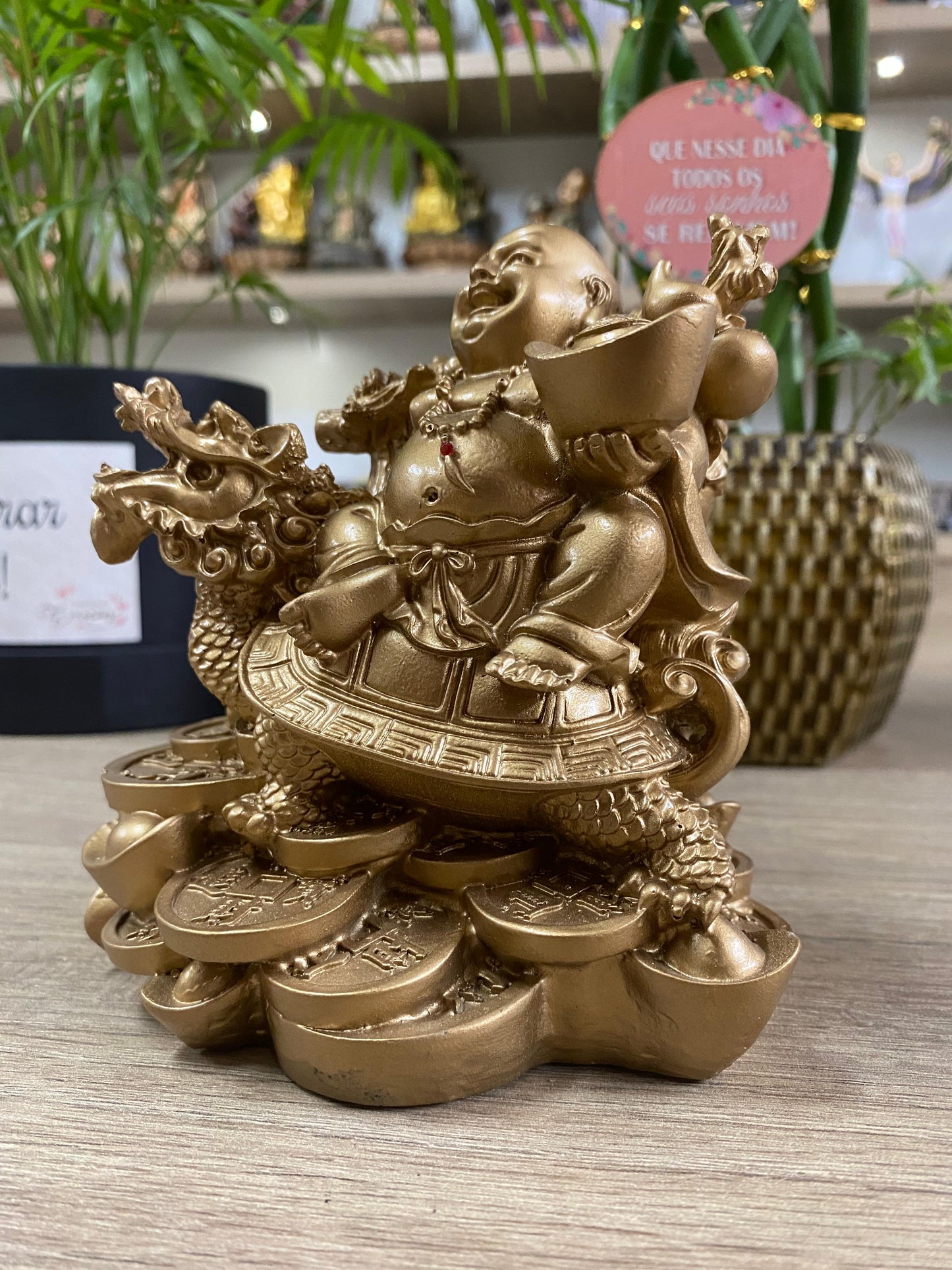 Buda da Fortuna Dourado - Sentado em um Dragão